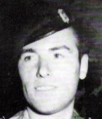 Soldado P�ra-Quedista MANUEL DA SILVA PEIXOTO. Nasceu a 24JAN1951 em Caxinas, Freguesia de Gi�o, Concelho de Vila do Conde, distrito do Porto. Foi incorporado em 29MAI1970, como volunt�rio, no Regimento de Ca�adores P�ra-quedistas em Tancos. Concluiu o Curso de P�ra-quedismo Militar em 02JUL1971. Foi colocado no Batalh�o de Ca�adores P�raquedistas n.� 12 em Bissalanca na Guin�, em 15JAN1972. Morreu em combate no dia 23MAI1973 nos arredores de Guidage, tinha 22 anos